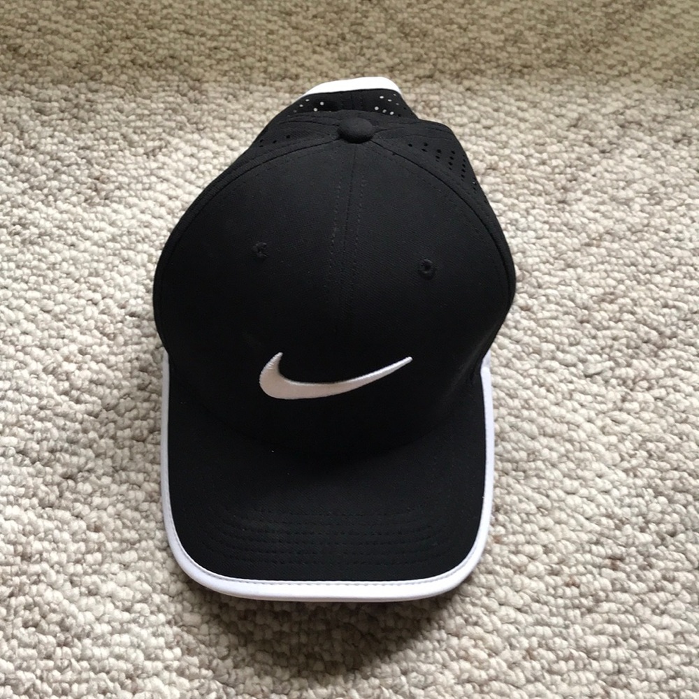 Black and white nike hat